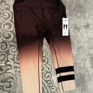 ALO Yoga women’s Gradient Leggings - Brown and burgundy